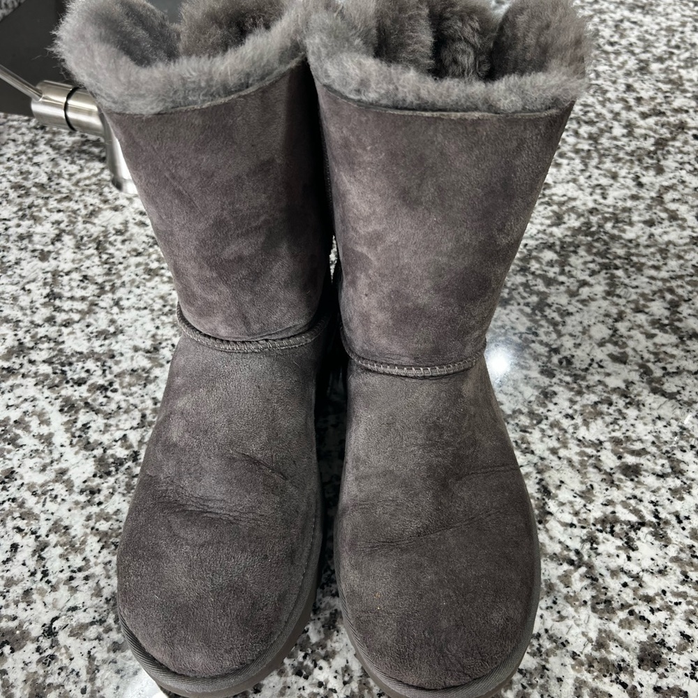 UGG like new Women's Gray Shearling Boots